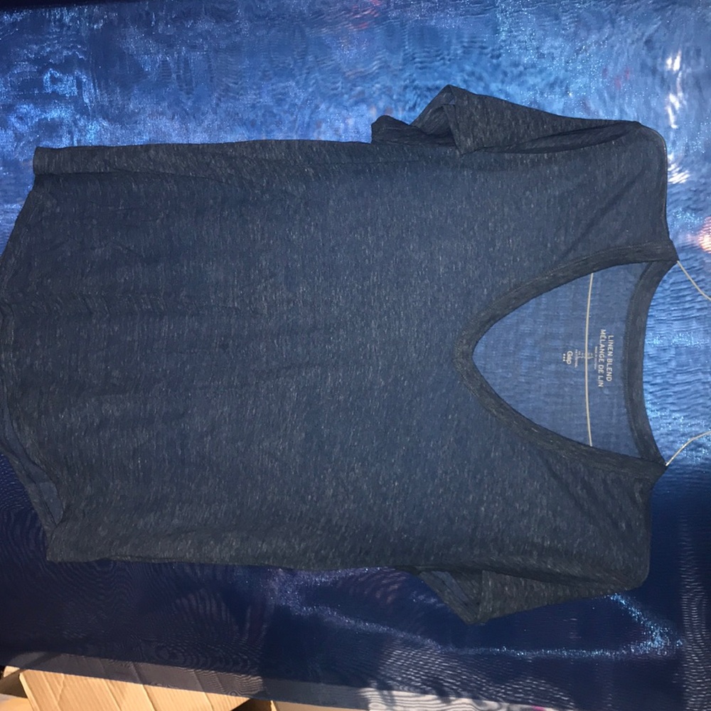 Gap shirt